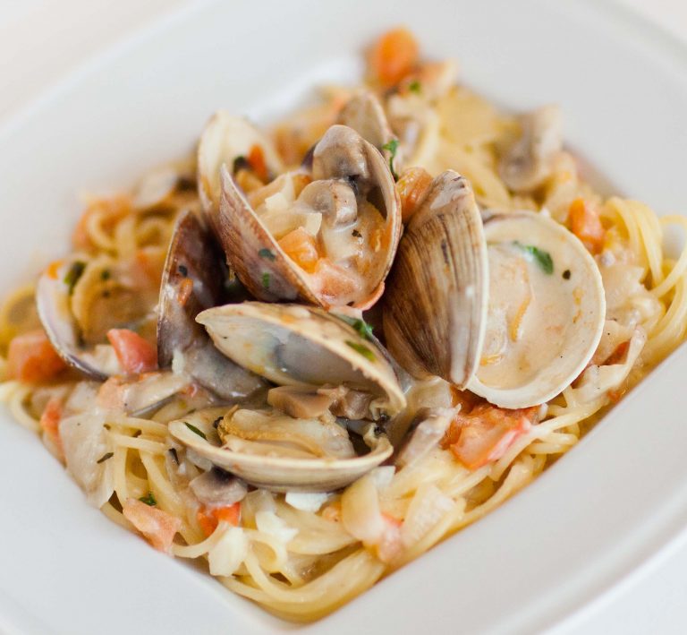 Clams With White Wine Sauce Tatyanas Everyday Food